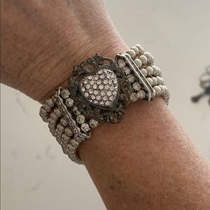 Rhinestone embellished pearl stranded stretch bracelet-STUNNING!